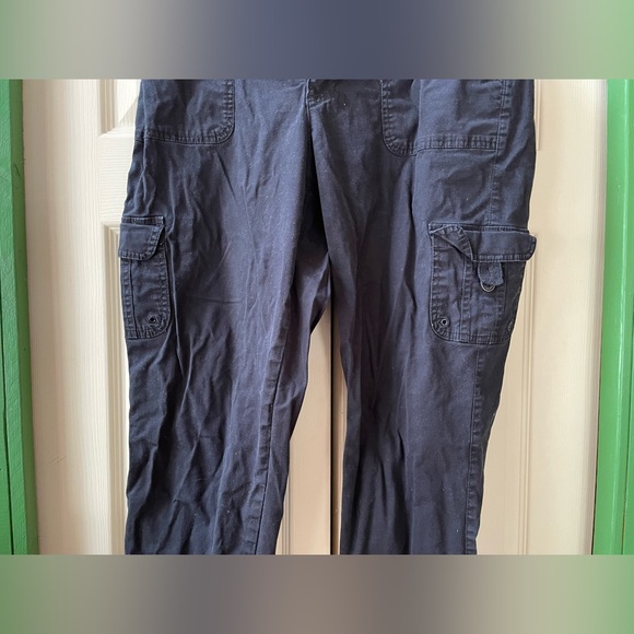 Gloria Vanderbilt Black Cargo Pants - Picture 3 of 9